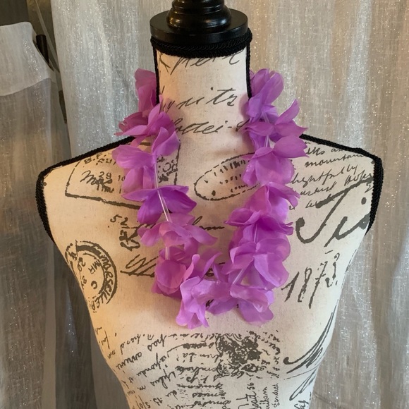 🦄5/$10 Bundled🦄Three Hawaiian leis (set) #1166 - Picture 2 of 4